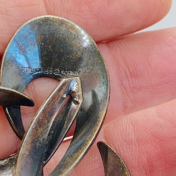 Hroar Prydz Norway Sterling Silver Guilloche Enamel Brooch White Swirl Loops - Picture 6 of 8